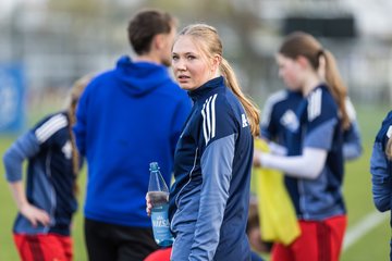 Bild 76 - wBJ Hamburger SV - Eimsbuettler TV : Ergebnis: 4:0